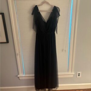 Selling this beautiful, never worn Amsale navy blue tulle gown.
